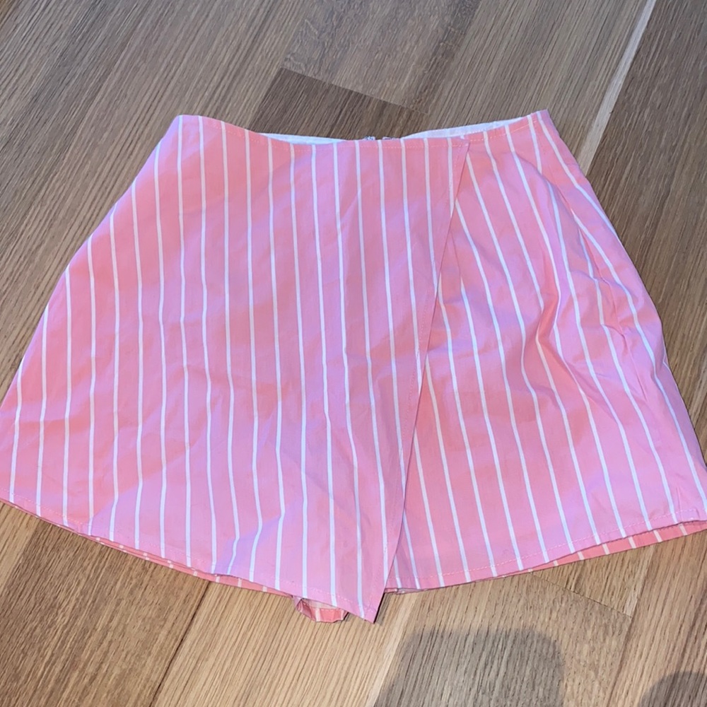 NWT LOVERS+FRIENDS PINK STRIPED MINI SKORT